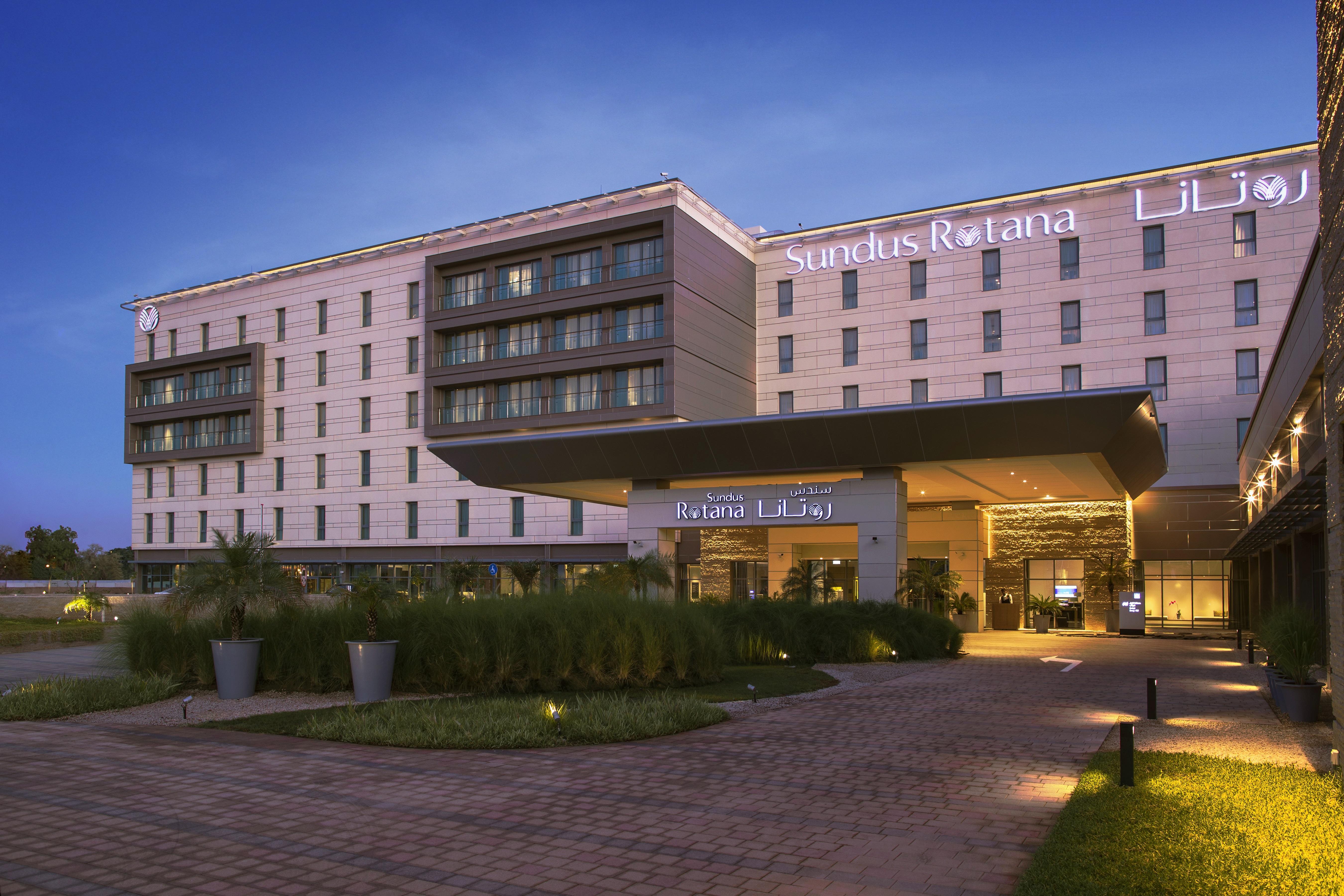 Novotel Muscat Airport Экстерьер фото