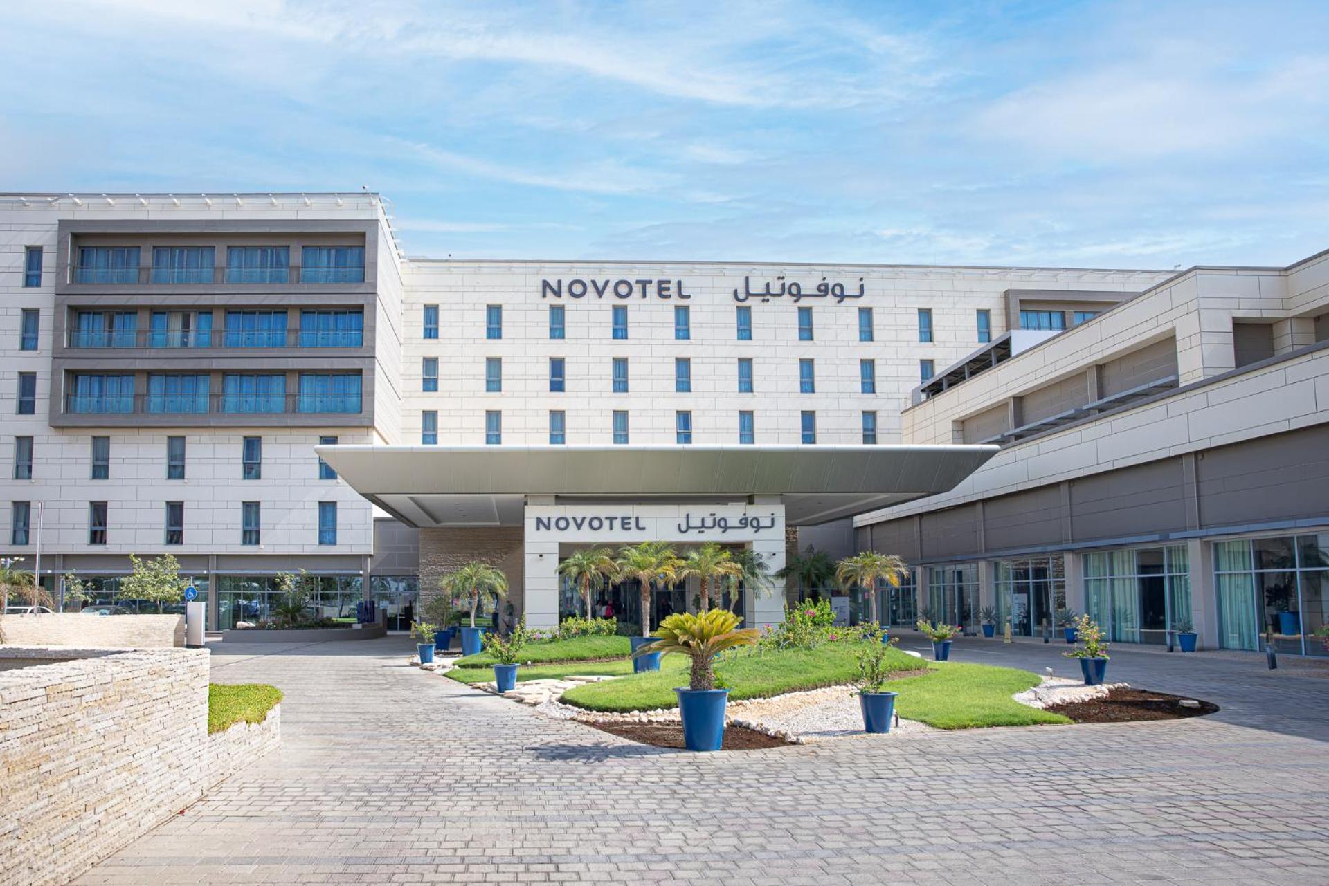 Novotel Muscat Airport Экстерьер фото